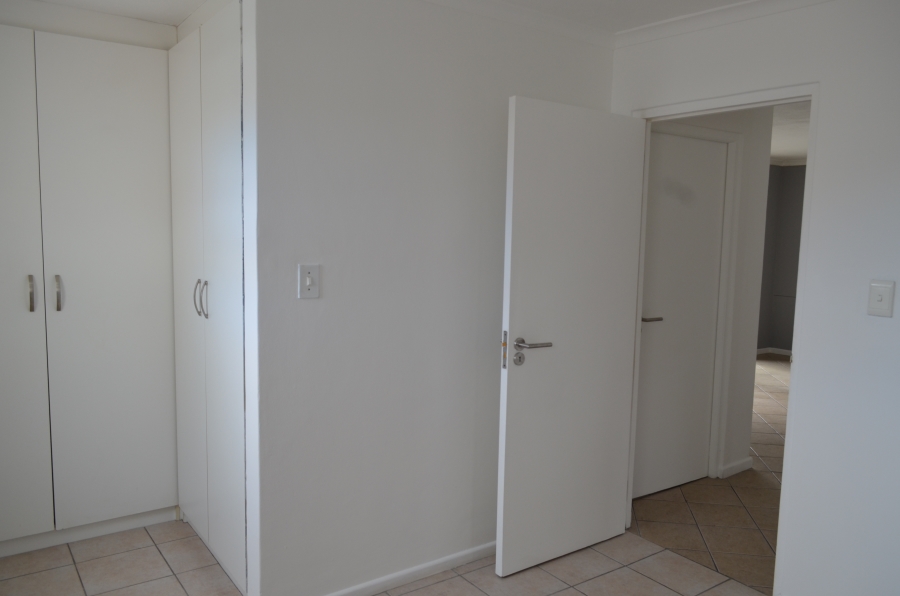 To Let 2 Bedroom Property for Rent in Whispering Pines Western Cape